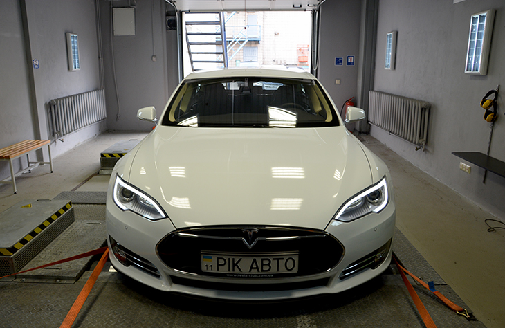 Tesla S85